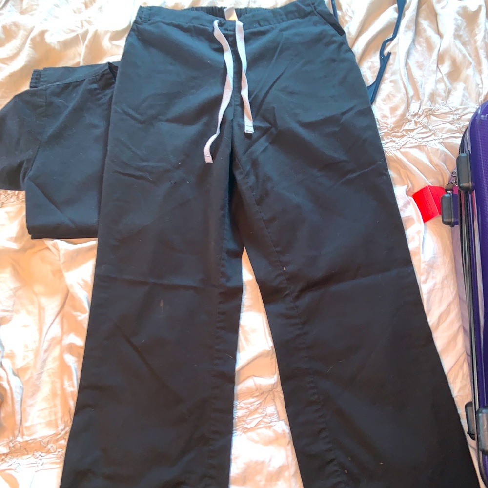 Wonder wink black scrub set size XS.